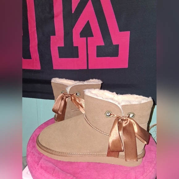 Pawz Bearpaw Boots Amelia Suede W/Ribbon Size Womens 10 NEW - Picture 1 of 10